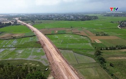 Đẩy nhanh tiến độ xây dựng hệ thống đường bộ ven biển