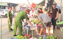 Ngăn chặn tình trạng họp chợ lấn chiếm hành lang giao thông