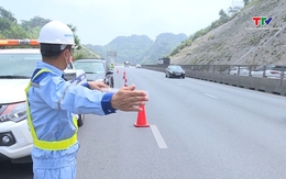 Thí điểm cấm xe tải lưu thông trên làn sát dải phân cách tại hai tuyến cao tốc trọng điểm