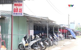 Cần sớm giải toả các ki ốt bán hàng và trông giữ xe trái phép tại Khu công nghiệp và đô thị Hoàng Long, phường Nguyệt Viên