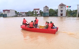 Cứu trợ người dân vùng lũ Nông Cống