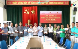 Tặng quà cho thương binh, bệnh binh phường Đông Tiến
