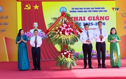 Học sinh trường THPT Sầm Sơn bước vào năm học mới