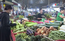 Giá rau xanh tăng cao sau mưa lũ