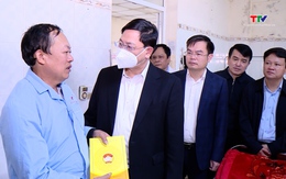 Thăm, động viên nạn nhân vụ tai nạn giao thông đặc biệt nghiêm trọng 