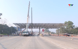 Tháo dỡ trạm thu phí ngừng hoạt động suốt 9 năm