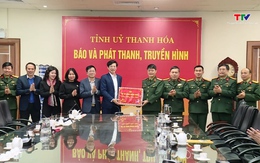 Phó Tư lệnh Quân khu 4 chúc Tết Báo và Phát thanh, truyền hình Thanh Hóa
