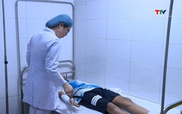 Tự chế pháo, thiếu niên 14 tuổi bị dập nát một phần bàn tay