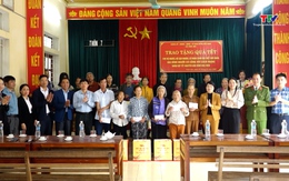 Vĩnh Lộc trao 488 suất quà Tết Bính Ngọ 2026