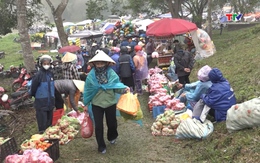 Độc đáo phiên chợ cầu may đầu năm