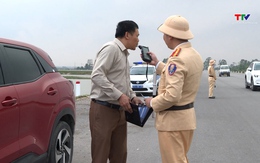 Cảnh sát giao thông đồng loạt kiểm tra nồng độ cồn từ mùng 1 Tết