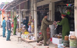 Công an các xã giải toả lấn chiếm hành lang giao thông