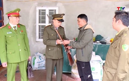 Tích cực vận động, thu hồi vũ khí, vật liệu nổ, công cụ hỗ trợ và pháo