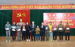 Phường Đông Tiến trao quà Tết cho hộ nghèo, hộ có hoàn cảnh khó khăn