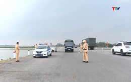 Cảnh sát giao thông sẽ dẫn đường cho người dân về quê ăn Tết