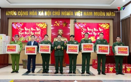 Chỉ huy trưởng Bộ Chỉ huy quân sự tỉnh thăm, tặng quà tại các xã thuộc huyện Mường Lát cũ