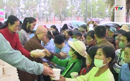 Hội phật giáo chùa Tăng Phúc tổ chức chương trình “Nồi cháo yêu thương”