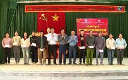 Hiệp hội Doanh nghiệp tỉnh Thanh Hóa tặng quà Tết cho người khuyết tật