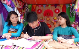 Cậu học trò vùng biên đam mê văn hoá Thái