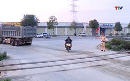 Đảm bảo an toàn giao thông tại khu vực triển khai dự án san lấp ở xã Triệu Lộc