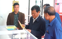 Đồng chí Nguyễn Quang Hải kiểm tra công tác chuẩn bị bầu cử tại phường Đông Tiến