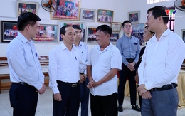 Phó chủ tịch Thường trực HĐND tỉnh Lê Tiến Lam 
kiểm tra công tác chuẩn bị bầu cử 