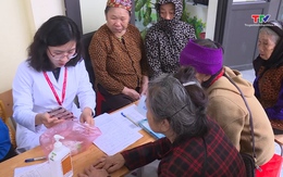 Khám bệnh, cấp phát thuốc cho người dân xã An Nông