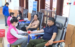 Đoàn thanh niên Chi nhánh khai thác đường sắt Hà Thanh hiến máu nhân đạo