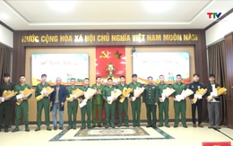 Xã Mường Lát: Gặp mặt, tặng quà, động viên thanh niên lên đường nhập ngũ năm 2026