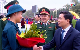 Sôi nổi lễ giao nhận quân