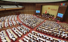 Quốc hội thông qua Nghị quyết về giảm thuế với 
xăng dầu
