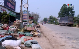 Tình trạng tập kết phế liệu lấn chiếm hành lang an toàn giao thông trên tỉnh lộ 514 