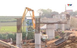 Quyết tâm hoàn thành cầu Mọ, gia cố lá chắn đê bao trước mùa mưa lũ