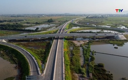 Thông xe gần 200km cao tốc qua miền Trung