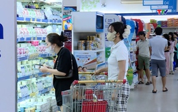 Các siêu thị thu hút đông khách dịp lễ 30/4 - 1/5