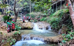 Say đắm vẻ đẹp thác Hiêu giữa đại ngàn