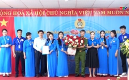Lễ công bố Quyết định thành lập Công đoàn cơ sở Công ty TNHH Giày Thạch Định, xã Kim Tân