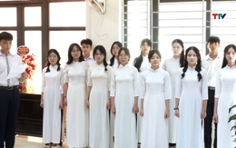 Lễ kết nạp Đảng học sinh lớp 12