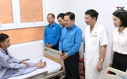 Tổng Liên đoàn Lao động Việt Nam chúc mừng Đại lễ Phật đản và thăm công nhân có hoàn cảnh khó khăn
