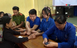 400.000 hộ nghèo, cận nghèo được hỗ trợ điện thoại thông minh