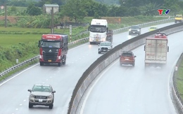 Cảnh báo nguy cơ mất an toàn khi đi bộ, xe máy vào đường cao tốc