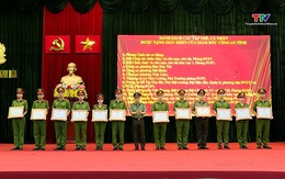 Trao thưởng 9 tập thể, 52 cá nhân có thành tích xuất sắc trong chữa cháy và cứu nạn cứu hộ