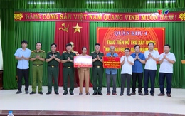 Bộ Tư lệnh Quân khu 4 trao kinh phí hỗ trợ xây dựng “Nhà Đại đoàn kết” 