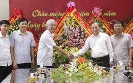 Đồng chí Phó Chủ tịch Thường trực UBND tỉnh chúc mừng Đài PT- TH Thanh Hóa nhân nhân ngày Báo chí cách mạng Việt Nam