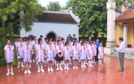 Thiếu nhi: Em yêu lịch sử
