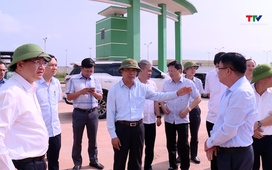 Bí thư Tỉnh ủy Nguyễn Doãn Anh kiểm tra tình hình sản xuất kinh doanh của một số doanh nghiệp tại Khu kinh tế Nghi Sơn