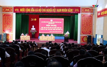 Đoàn Đại biểu Quốc hội tỉnh Thanh Hoá tiếp xúc cử tri
tại huyện Cẩm Thuỷ và Ngọc Lặc