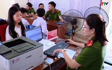 Tập trung cấp căn cước công dân cho học sinh