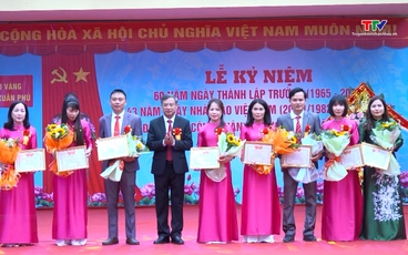 Trường THCS Xuân Phú đón Bằng công nhận trường đạt chuẩn quốc gia mức độ 2