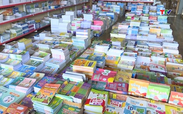 Xem xét cấp miễn phí sách giáo khoa ngay từ năm học 2026 - 2027